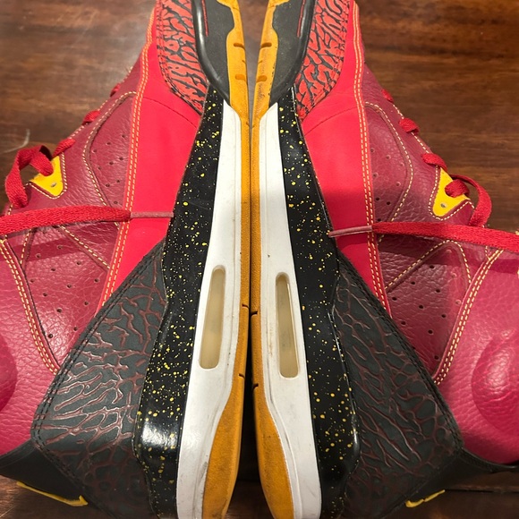 Jordan Sneakers - Picture 3 of 9